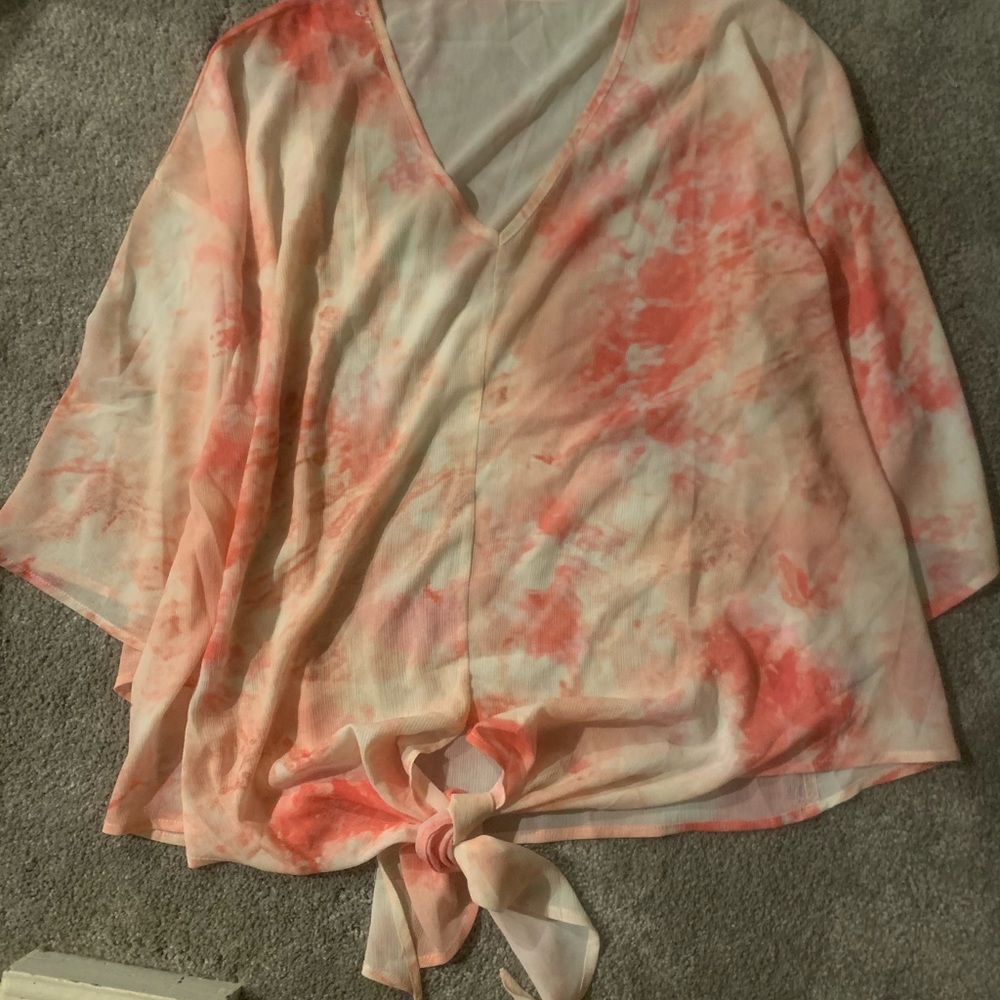 Beautiful never worn flowy coral top